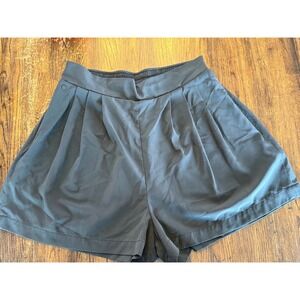 Wayre Pleated Travel Shorts Black High Rise Zip Pockets. Size S Recycled Fabric